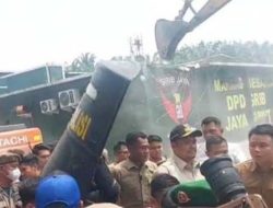 Detik-detik Menantu Jokowi Bobby Dilempari Batu karena Gusur THM di Sumut