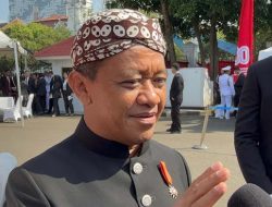 Bahlil Pakai Baju Adat Solo di Istana, Ngaku Tak Ada Kaitan dengan Jokowi