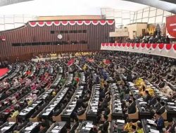 DPR Panen Gaji Rp 3 Juta per Hari: Rakyat Menjerit Kesusahan!