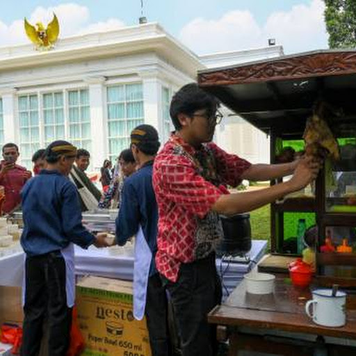 Pedagang di Pesta Rakyat HUT ke-80 RI: Selama Ini Tidak Semua Orang Bisa Masuk Istana, Apalagi Jualan Bakso