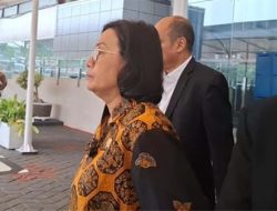 Menkeu Sri Mulyani Bungkam Ditanya soal Gaji Guru dan Dosen Jadi Beban Keuangan Negara