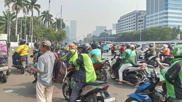 Driver Ojol Ikut Demo di DPR RI: Kita Sengsara Gaji Mereka Naik Terus