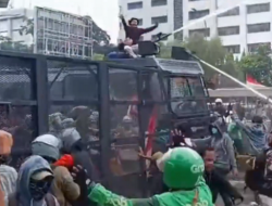Demo DPR 25 Agustus Berujung Ricuh, 6 Orang Diringkus Aparat