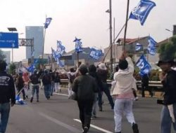 Bendera Parpolnya Dipegang Massa Demo DPR, PAN: Diambil dari Jalanan