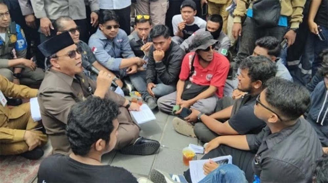 Serba Hitam dan Bawa Bendera One Piece, Warga Balikpapan Protes PBB Naik 3.000 Persen