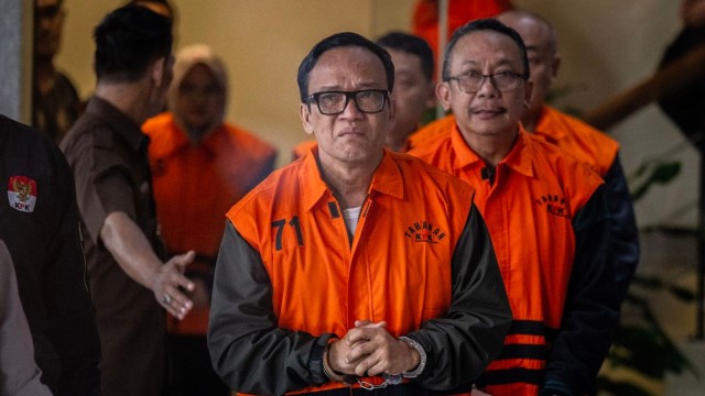 KISAH Tragis Seorang Wamen: Dulu Usir Ibunya, Sekarang Masuk Penjara!
