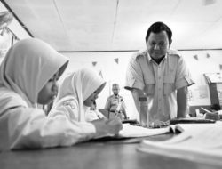 Suara Dari Ruang Kelas: Siswa Mengira MBG Dari Prabowo, Guru Ini Luruskan Faktanya!