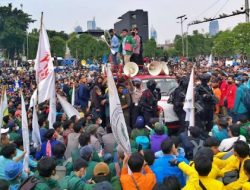 Mahasiswa Geruduk Polda Metro Jaya Siang Ini