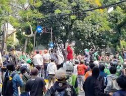Demo Ojol di Brimob Kwitang Memanas