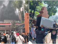 Gedung DPRD Cirebon Dirusak dan Dibakar Massa, Isinya Dijarah