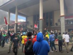 Demo di Cirebon Memanas, Mahasiswa hingga Driver Ojol Bertahan di Sekitar DPRD