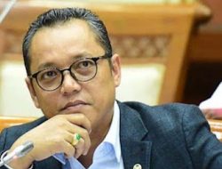 Publik Menanti Sikap PDIP Nonaktifkan Deddy Sitorus