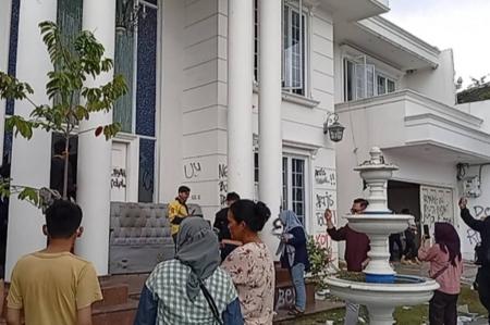 Breaking News: Polisi Tetapkan 10 Tersangka terkait Penjarahan Rumah Uya Kuya