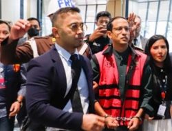 Kamis Apes Nadiem Makarim: Resmi Pakai Rompi Tahanan Pink Gegara Skandal Laptop Rp 1,9 Triliun!