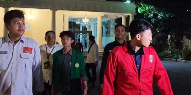 Perwakilan Mahasiswa Mulai Berdatangan ke Istana Malam Ini