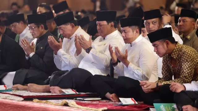 Hadiri Maulid Nabi, Wapres Gibran Baju Beda Sendiri: Terlihat Manyun dan Tampak Gelisah, Kenapa Dia?