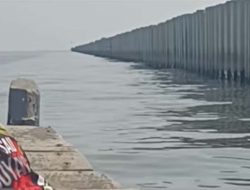 Viral! Muncul Tanggul Beton Misterius di Tengah Laut Cilincing
