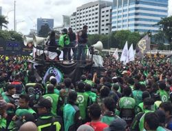Ribuan Driver Ojol Milih Narik Ketimbang Demo