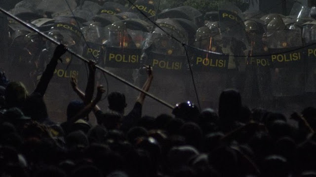 Terungkap! Demo Anarkis di Bandung Didanai Asing: Pendemo Unggah Video Rusuh, Bohir Langsung Transfer Uang
