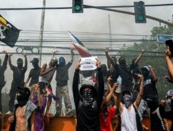 Demo RI Nyebar! Usai Nepal Kini Filipina-Peru, Bawa Bendera One Piece