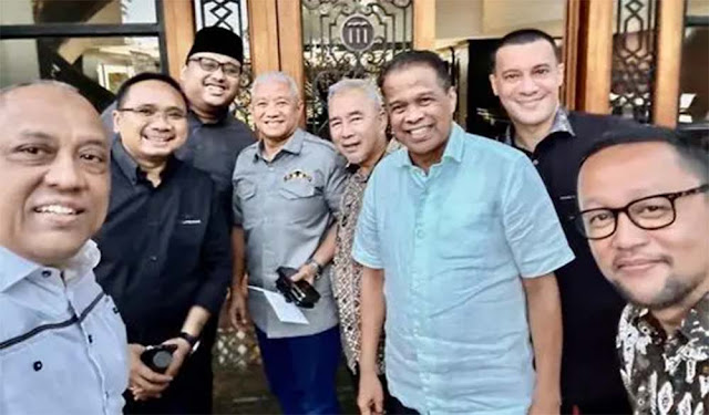 Beredar Foto Pertemuan Eks Menag Yaqut, Fuad Maktour dan Pelaku Bisnis Haji Umroh, Terkait Apa ?