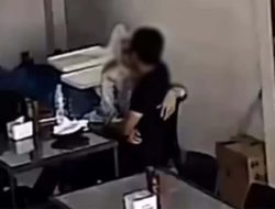 Video Viral! Sejoli Digerebek di Toilet Restoran Ciputat, Aksinya Bikin Geleng Kepala