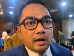 Legislator Nasdem Bela Bobby Hentikan Truk Berpelat Aceh