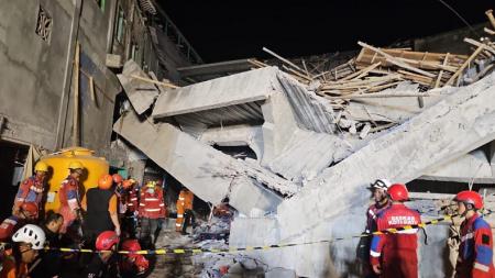 121 Korban Musala Ambruk Ponpes Al Khoziny Dievakuasi, 104 Selamat 17 Tewas