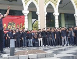 Kuburan Demokrasi Dibuat di UII: Mahasiswa Geram, Tuntut Pembebasan Paul dan Aktivis Lain