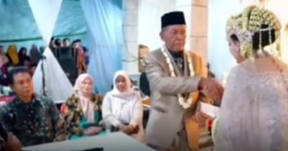 Kakek Ini Lagi Bulan Madu, Bukan Kabur! Mahar Pernikahan dengan Gadis Pacitan Capai Rp 3 Miliar