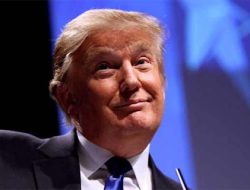 Of course, here is the rearranged title, made more SEO-friendly and engaging:

Trump Gebrak Meja NATO: Ancam Usir Spanyol dari Aliansi Militer