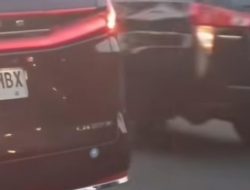 Mobil Sultan HB X Antre di DIY, Disalip Pejabat Pakai Sirine Tot-Tot Wuk-Wuk Langsung Viral