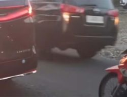 Mobil Sultan HB X Disalip Pejabat Ini di Lampu Merah, Pengawalannya Bikin Pangling!