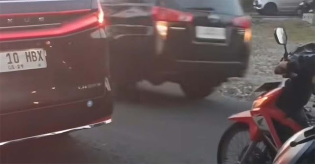 Mobil Sultan HB X Disalip Pejabat Ini di Lampu Merah, Pengawalannya Bikin Pangling!