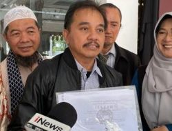 Roy Suryo Ziarah ke Makam Orang Tua Jokowi, Ternyata Ini Alasannya!