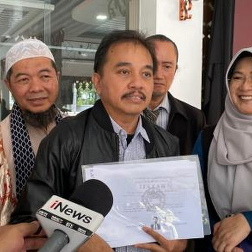 Roy Suryo Ziarah ke Makam Orang Tua Jokowi, Ternyata Ini Alasannya!