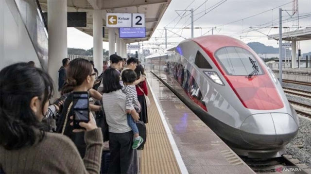 Kereta Cepat Whoosh Bom Waktu? Ancaman Bahaya bagi Negara yang Diungkap Akademisi