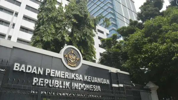 KPK Buru Pejabat BPK Diduga Kongkalikong Audit di Kementerian