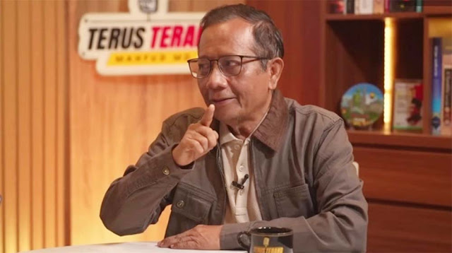 Prabowo Didesak Bertindak, Warisan Hukum IKN dan Whoosh Jadi Alarm Mahfud MD