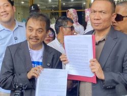 Roy Suryo Bongkar Kejanggalan Ijazah Gibran di Kemendikbud, Bukti Ini yang Dibawa!