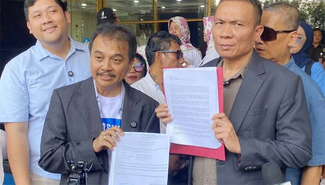 Roy Suryo Bongkar Kejanggalan Ijazah Gibran di Kemendikbud, Bukti Ini yang Dibawa!