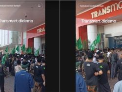 Ratusan Santri Demo Depan Transmart Jember, Protes Konten Acara Trans7