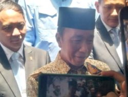 Jokowi Cuma Tersenyum, Ditanya Soal Utang Kereta Cepat Whoosh: Ini Fakta yang Bikin Heboh!