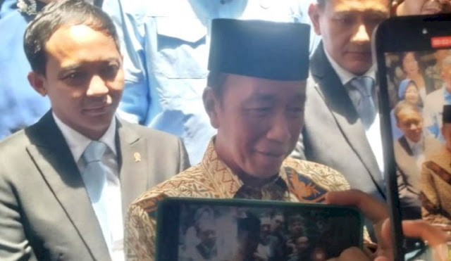 Jokowi Cuma Tersenyum, Ditanya Soal Utang Kereta Cepat Whoosh: Ini Fakta yang Bikin Heboh!