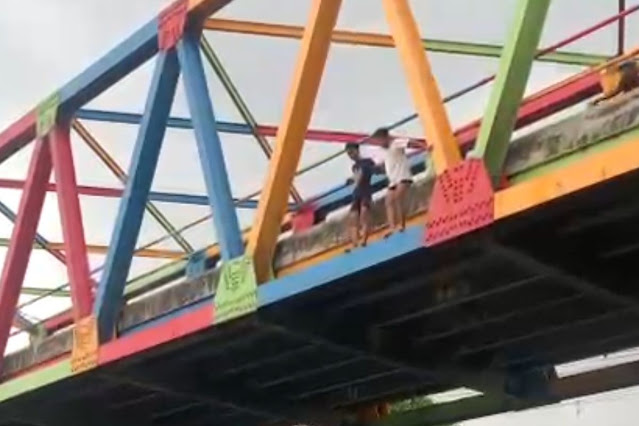 Kisah Pilu di Tegal: Dua Bocah Tewas Usai Bikin Konten Lompat dari Jembatan Sungai Gung