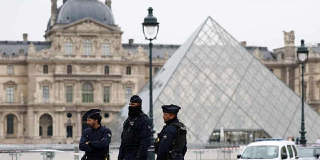 Misteri Perampokan di Museum Louvre Paris: Mengapa Harus Ditutup Sementara?
