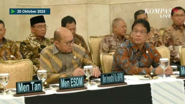 Purbaya Dibiarkan Ngotak-ngatik HP, Netizen: Kok Diisolasi di Sidang Kabinet, Ya?