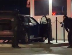 Mobil Misterius Tabrak Pagar Gedung Putih, Lokasinya Ternyata Dekat Kediaman Donald Trump