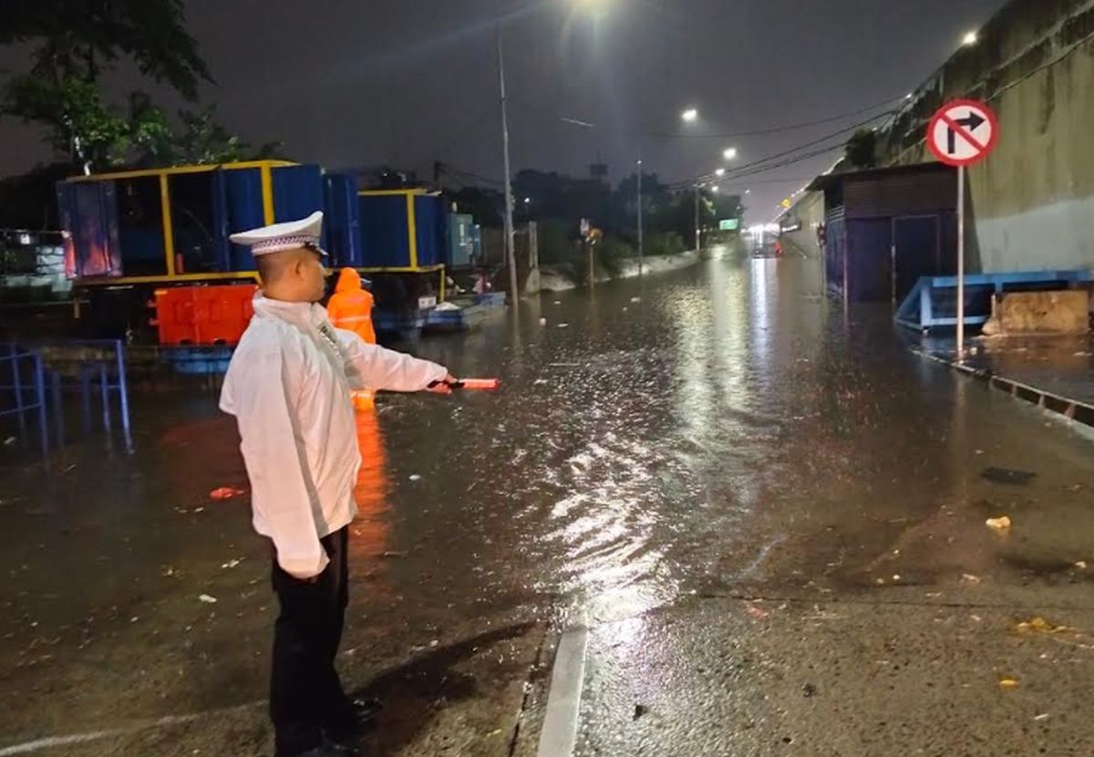 Tol Meruya Srengseng Ditutup Sementara Akibat Banjir, Ini Rute Alternatifnya