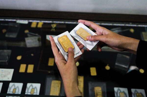 Harga Emas Antam Turun Lagi Hari Ini! Cek Daftar Lengkap & Update Terbaru